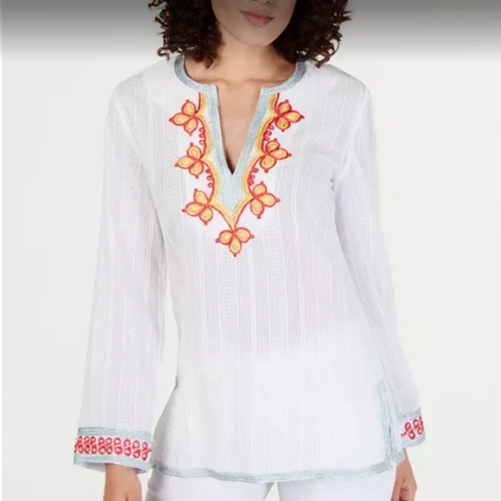 Trina Turk peacock cotton embroidered tunic, perfect for summer! White v neck t